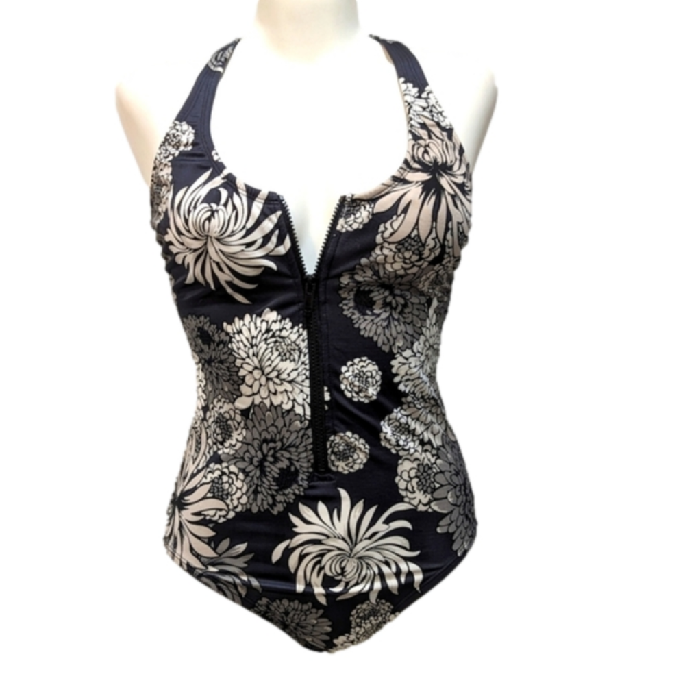 Joy Lab black and white swimsuit with zip up front. Sz medium
